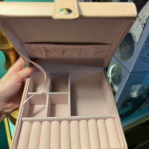 NWOT light Pink jewelry box organizer 😊
